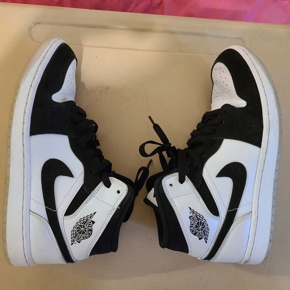 COPY - Air Jordans 1 Mid - Picture 2 of 12